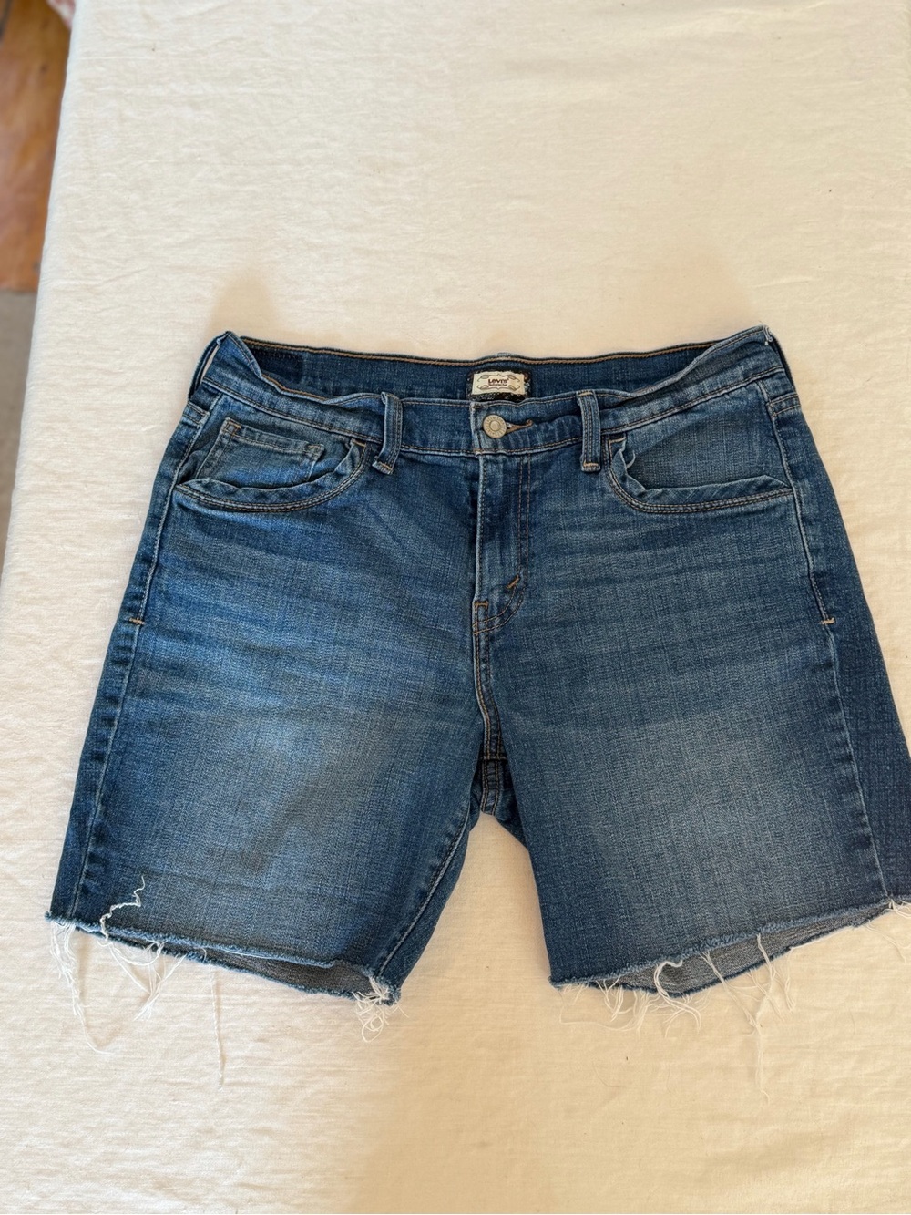 Women’s Levi’s 515 Medium Wash Denim Bermuda Short Size 8